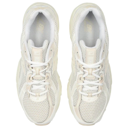 New Balance 740 Bisque Retro Sneakers